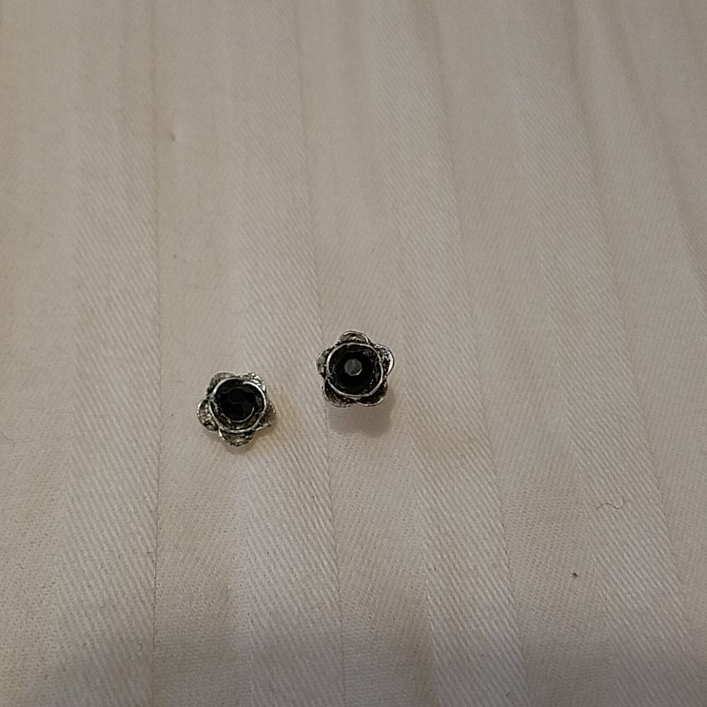 Costume jewelry black rose earrings